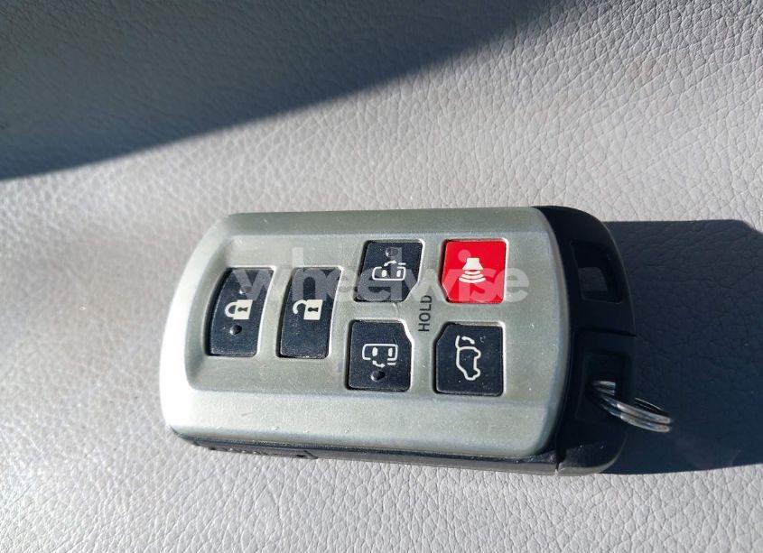 Photo 11 of 2015 Toyota Sienna XLE 8 PASSENGER (VIN 5TDYK3DC9FS665617)