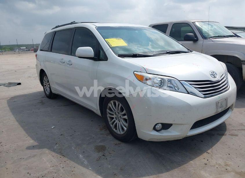 2015 Toyota Sienna XLE 8 PASSENGER (VIN 5TDYK3DC9FS686953) main photo