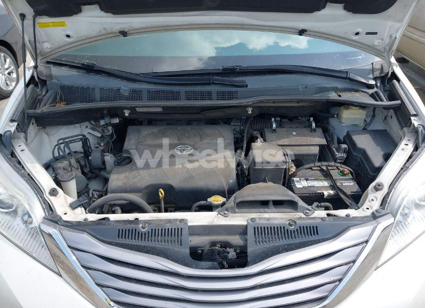 Photo 10 of 2015 Toyota Sienna XLE 8 PASSENGER (VIN 5TDYK3DC9FS686953)