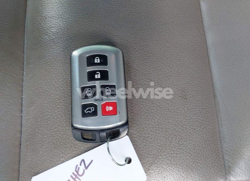 Photo 11 of 2015 Toyota Sienna XLE 8 PASSENGER (VIN 5TDYK3DC9FS686953)