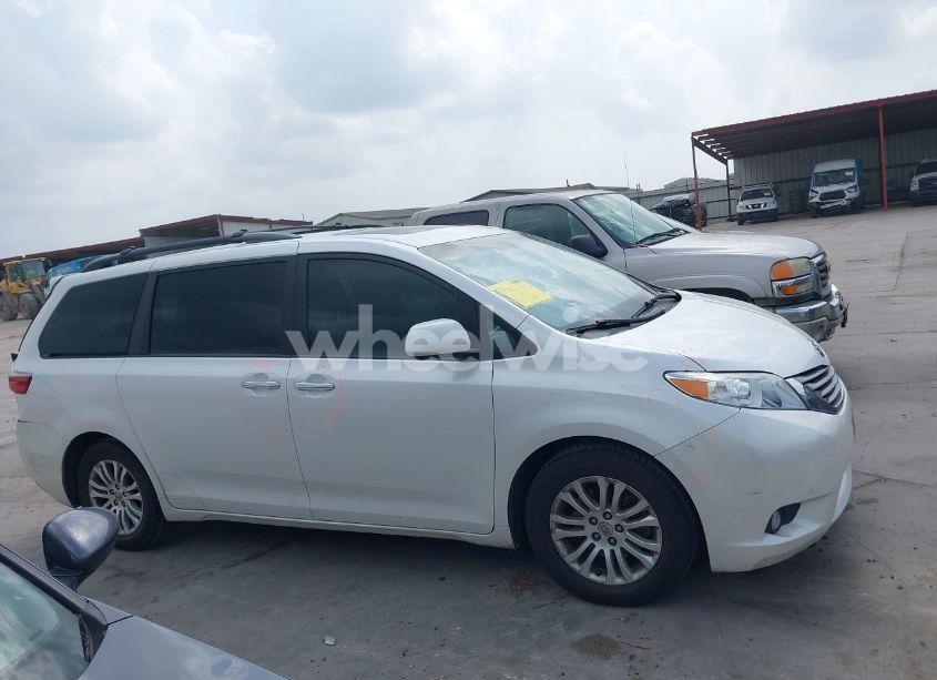 Photo 13 of 2015 Toyota Sienna XLE 8 PASSENGER (VIN 5TDYK3DC9FS686953)