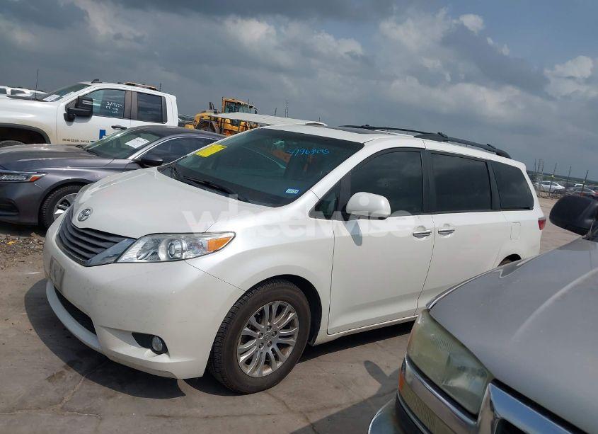 Photo 14 of 2015 Toyota Sienna XLE 8 PASSENGER (VIN 5TDYK3DC9FS686953)