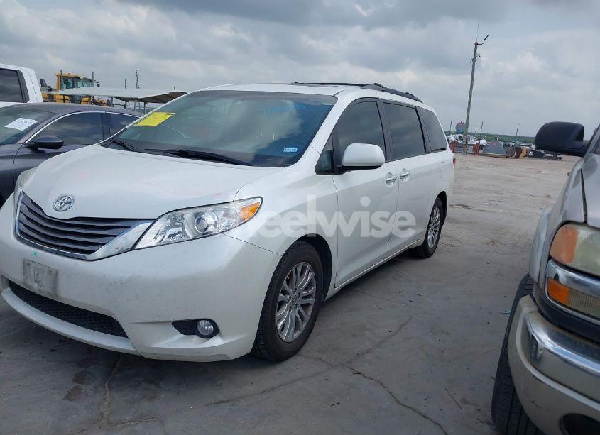 Photo 2 of 2015 Toyota Sienna XLE 8 PASSENGER (VIN 5TDYK3DC9FS686953)