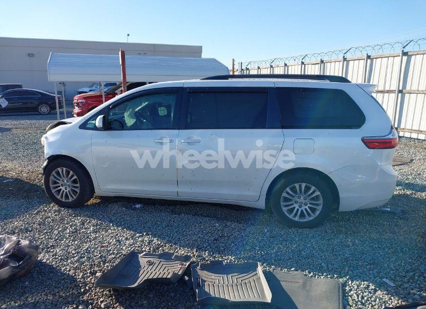 Photo 15 of 2016 Toyota Sienna XLE PREMIUM 8 PASSENGER (VIN 5TDYK3DC9GS754220)