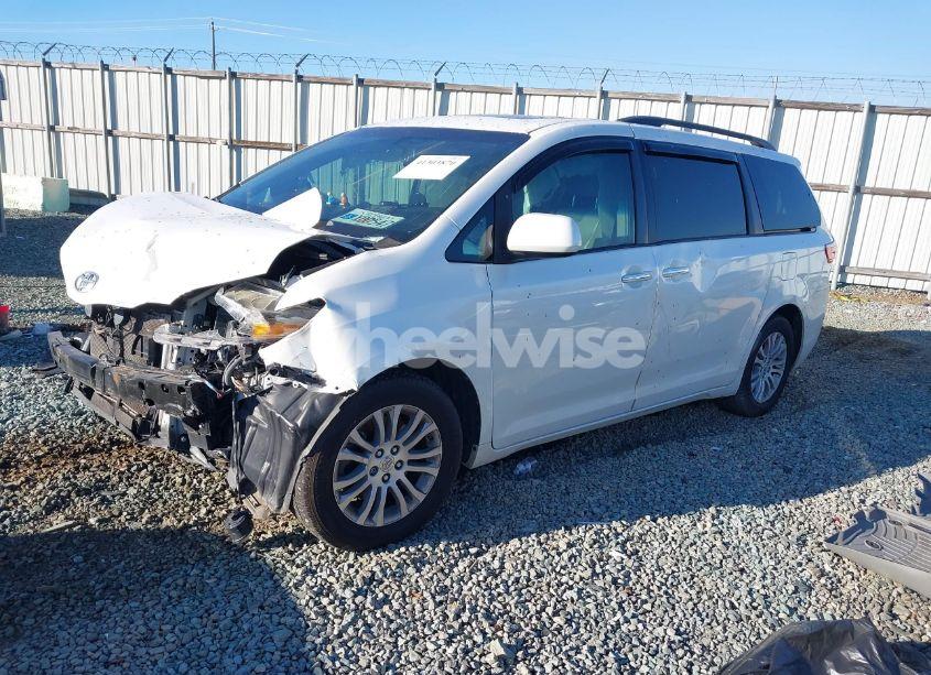 Photo 2 of 2016 Toyota Sienna XLE PREMIUM 8 PASSENGER (VIN 5TDYK3DC9GS754220)