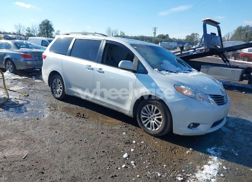 2016 Toyota Sienna XLE PREMIUM 8 PASSENGER (VIN 5TDYK3DC9GS756291) main photo
