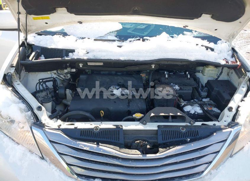 Photo 10 of 2016 Toyota Sienna XLE PREMIUM 8 PASSENGER (VIN 5TDYK3DC9GS756291)