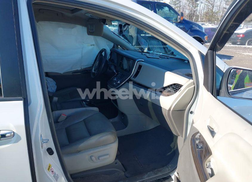 Photo 5 of 2016 Toyota Sienna XLE PREMIUM 8 PASSENGER (VIN 5TDYK3DC9GS756291)