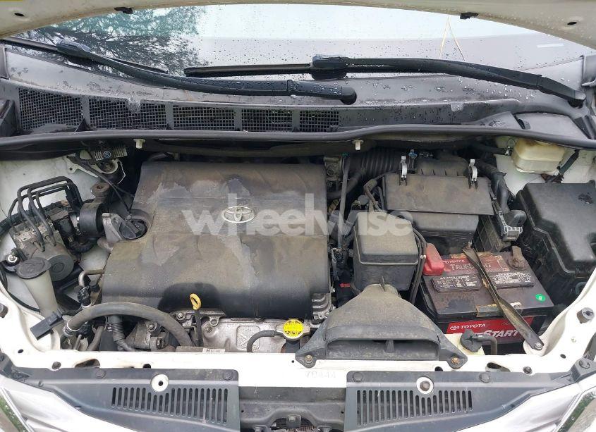 Photo 10 of 2016 Toyota Sienna XLE 8 PASSENGER (VIN 5TDYK3DC9GS756582)