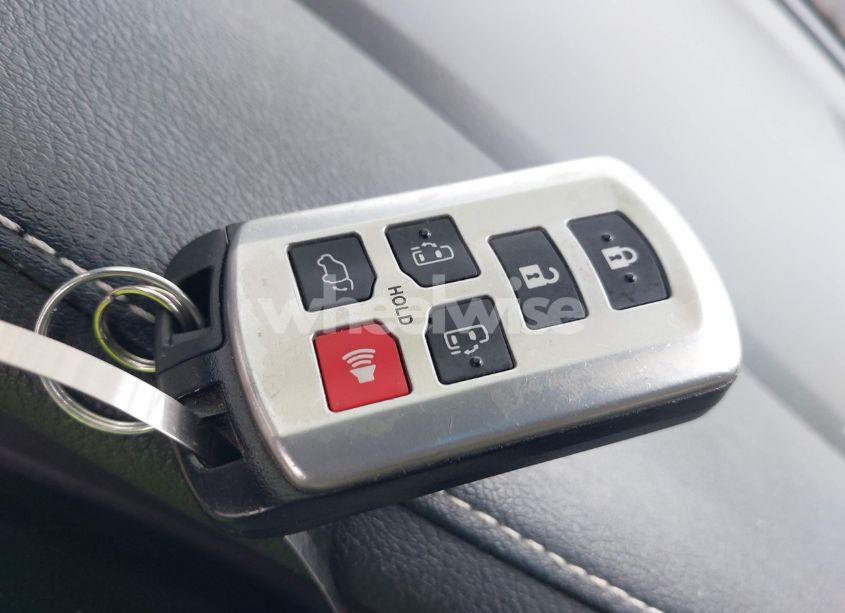 Photo 11 of 2016 Toyota Sienna XLE 8 PASSENGER (VIN 5TDYK3DC9GS756582)