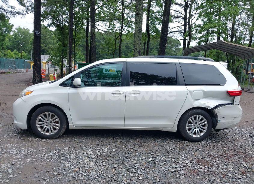 Photo 14 of 2016 Toyota Sienna XLE 8 PASSENGER (VIN 5TDYK3DC9GS756582)