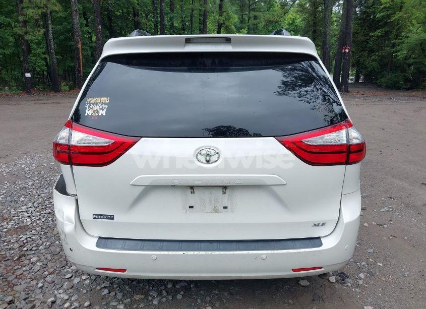 Photo 16 of 2016 Toyota Sienna XLE 8 PASSENGER (VIN 5TDYK3DC9GS756582)