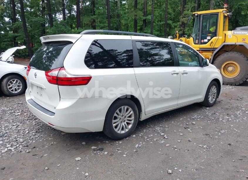 Photo 4 of 2016 Toyota Sienna XLE 8 PASSENGER (VIN 5TDYK3DC9GS756582)