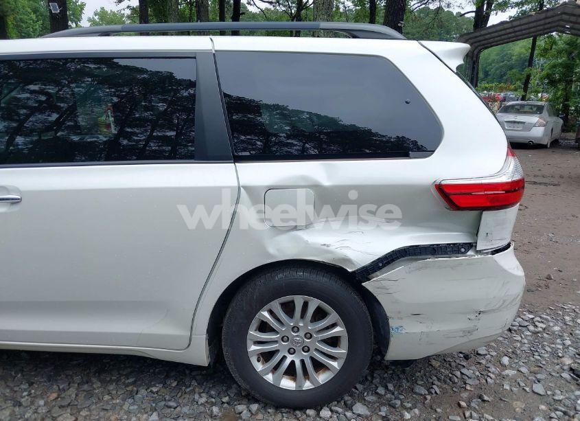 Photo 6 of 2016 Toyota Sienna XLE 8 PASSENGER (VIN 5TDYK3DC9GS756582)