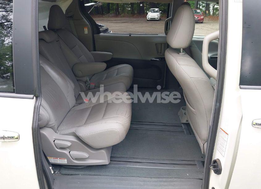 Photo 8 of 2016 Toyota Sienna XLE 8 PASSENGER (VIN 5TDYK3DC9GS756582)