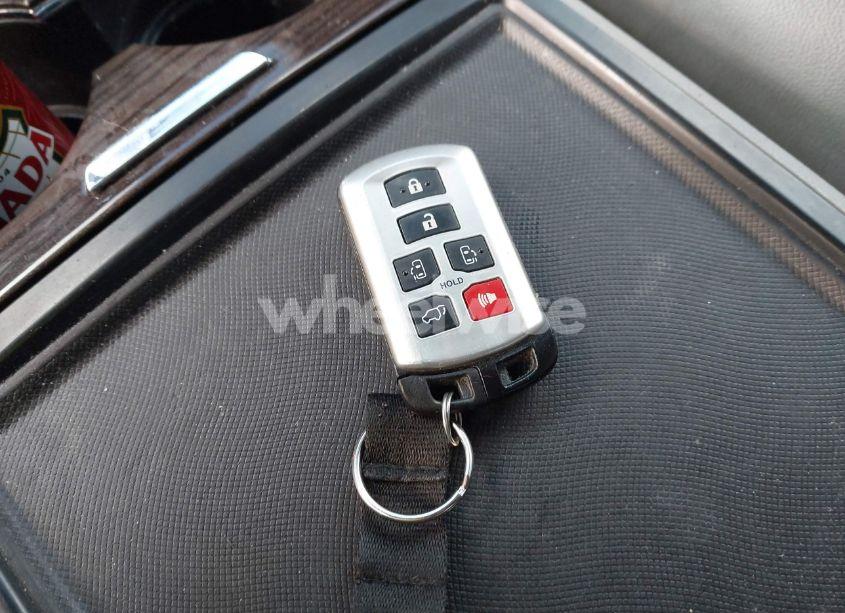 Photo 11 of 2016 Toyota Sienna XLE PREMIUM 8 PASSENGER (VIN 5TDYK3DC9GS758610)