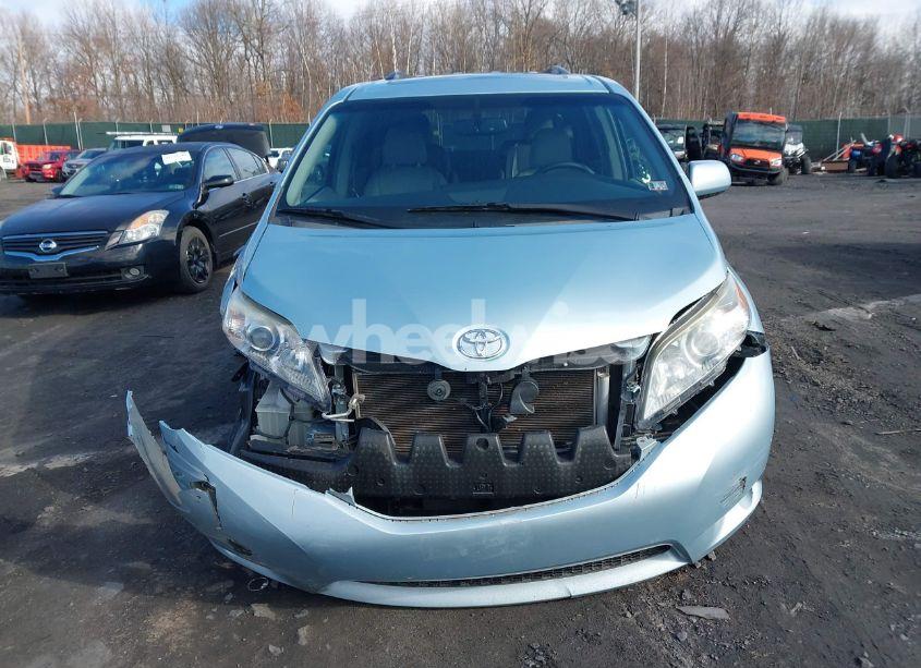 Photo 12 of 2016 Toyota Sienna XLE PREMIUM 8 PASSENGER (VIN 5TDYK3DC9GS758610)