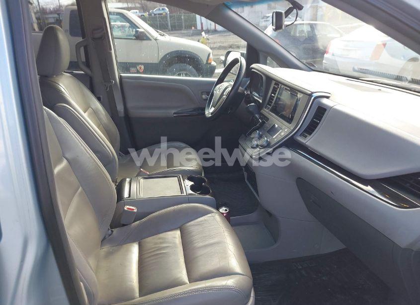 Photo 5 of 2016 Toyota Sienna XLE PREMIUM 8 PASSENGER (VIN 5TDYK3DC9GS758610)