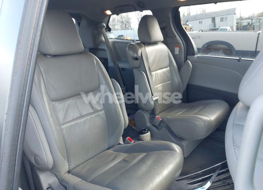 Photo 8 of 2016 Toyota Sienna XLE PREMIUM 8 PASSENGER (VIN 5TDYK3DC9GS758610)