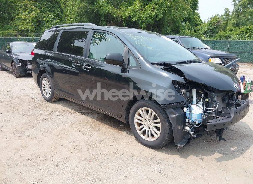 2011 Toyota Sienna XLE V6 (VIN 5TDYK3DCXBS016760) main photo