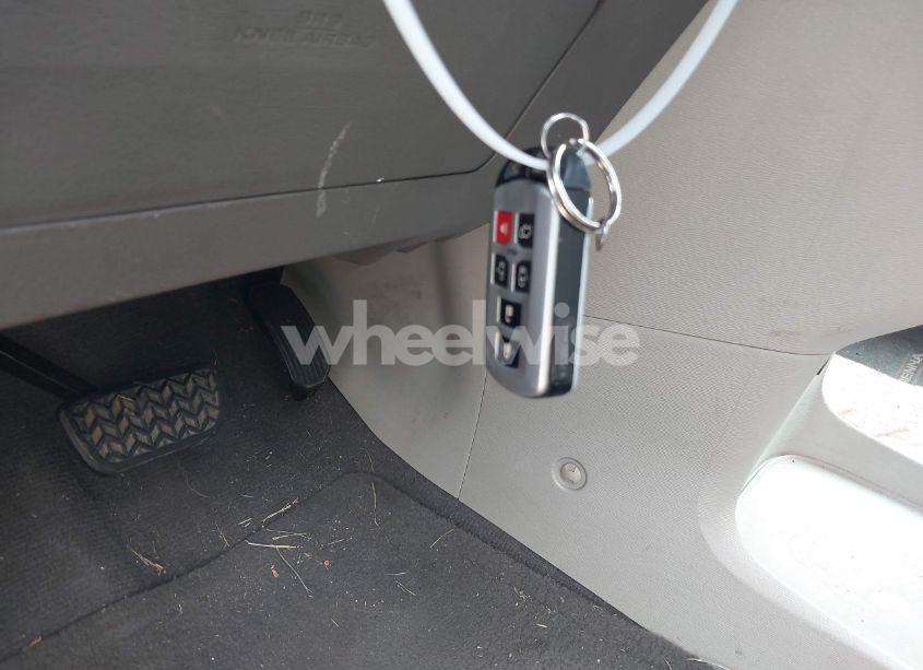 Photo 11 of 2011 Toyota Sienna XLE V6 (VIN 5TDYK3DCXBS016760)