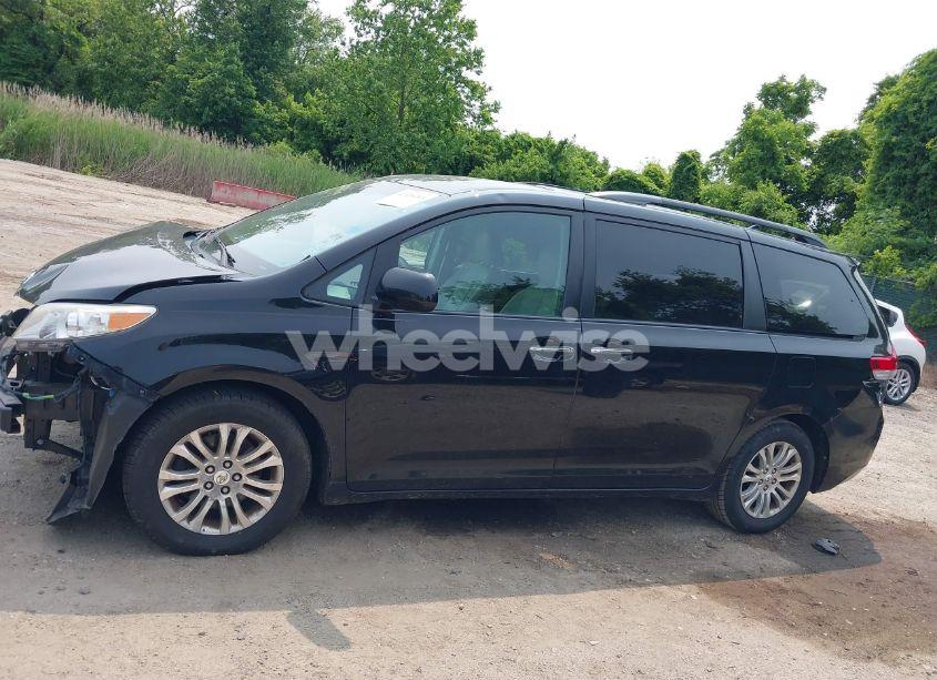 Photo 15 of 2011 Toyota Sienna XLE V6 (VIN 5TDYK3DCXBS016760)