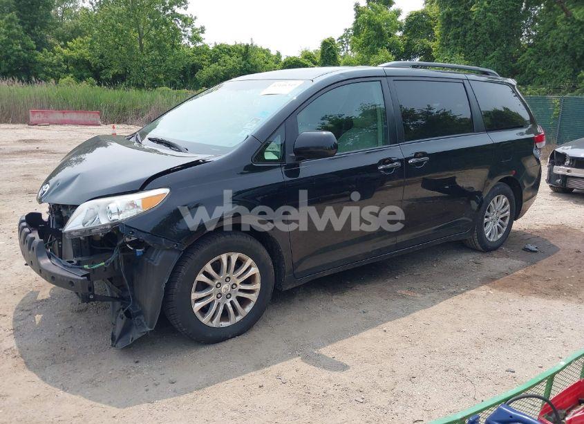 Photo 2 of 2011 Toyota Sienna XLE V6 (VIN 5TDYK3DCXBS016760)