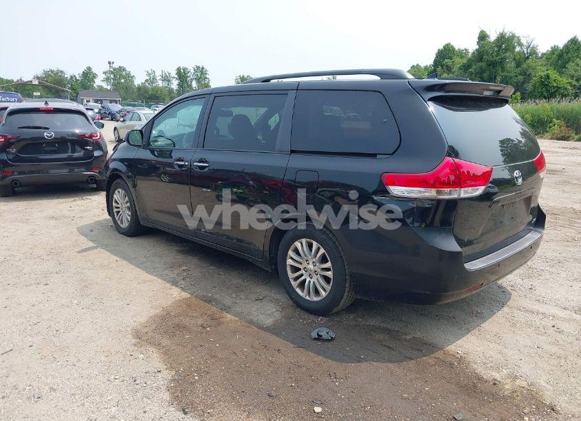 Photo 3 of 2011 Toyota Sienna XLE V6 (VIN 5TDYK3DCXBS016760)