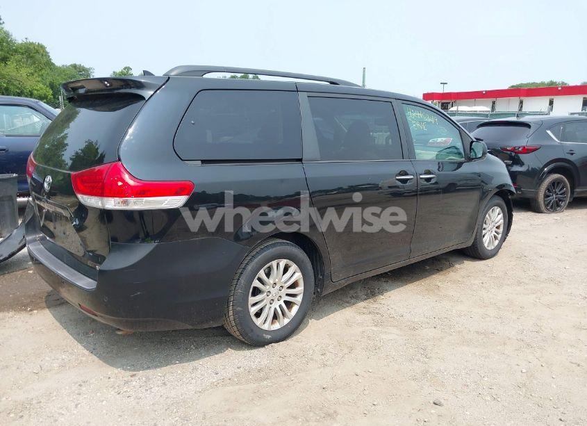 Photo 4 of 2011 Toyota Sienna XLE V6 (VIN 5TDYK3DCXBS016760)