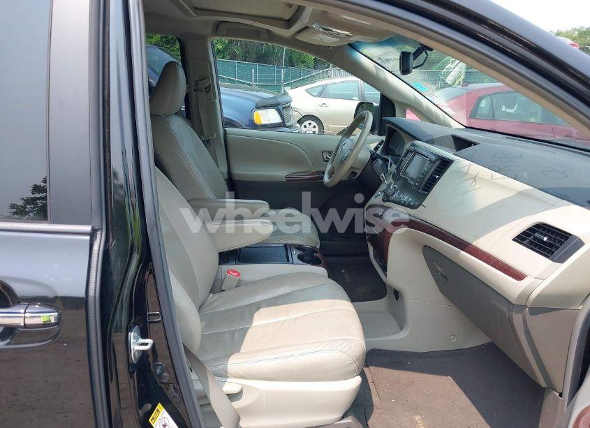 Photo 5 of 2011 Toyota Sienna XLE V6 (VIN 5TDYK3DCXBS016760)