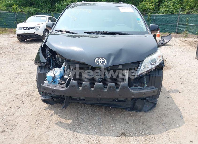 Photo 6 of 2011 Toyota Sienna XLE V6 (VIN 5TDYK3DCXBS016760)