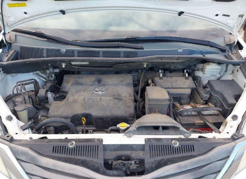 Photo 10 of 2011 Toyota Sienna XLE V6 (VIN 5TDYK3DCXBS034868)