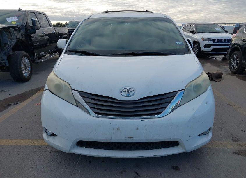 Photo 12 of 2011 Toyota Sienna XLE V6 (VIN 5TDYK3DCXBS034868)