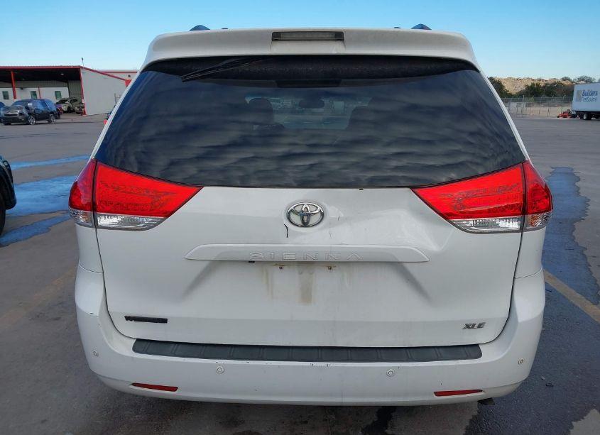 Photo 16 of 2011 Toyota Sienna XLE V6 (VIN 5TDYK3DCXBS034868)