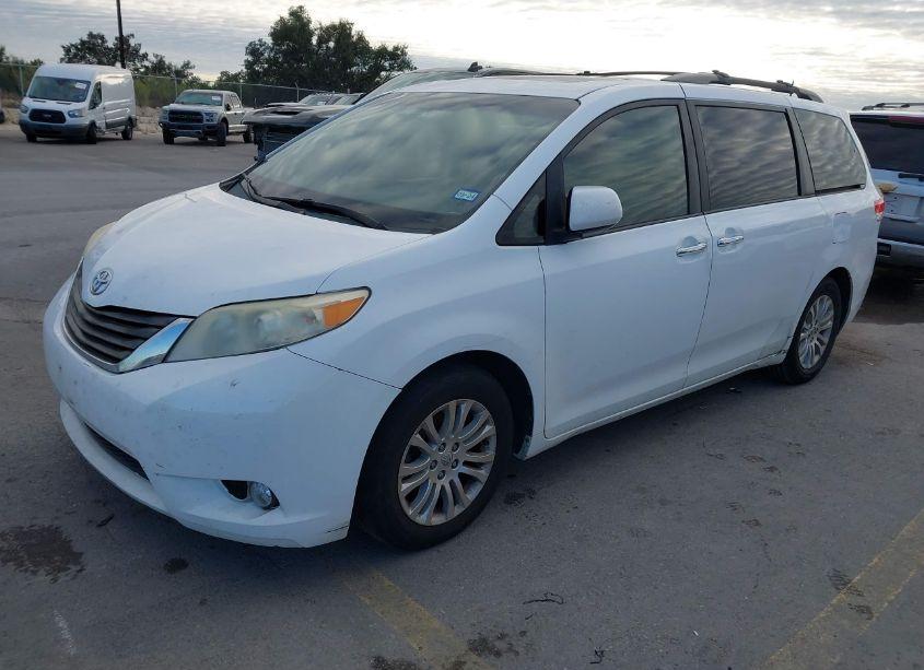 Photo 2 of 2011 Toyota Sienna XLE V6 (VIN 5TDYK3DCXBS034868)