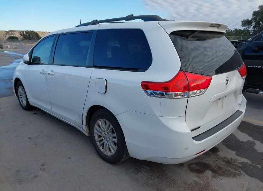 Photo 3 of 2011 Toyota Sienna XLE V6 (VIN 5TDYK3DCXBS034868)