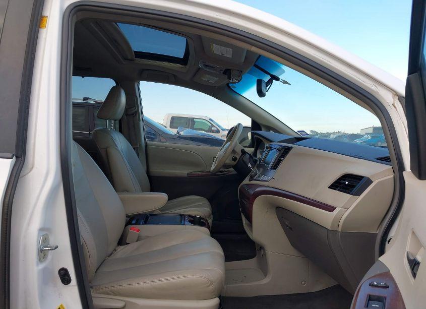 Photo 5 of 2011 Toyota Sienna XLE V6 (VIN 5TDYK3DCXBS034868)