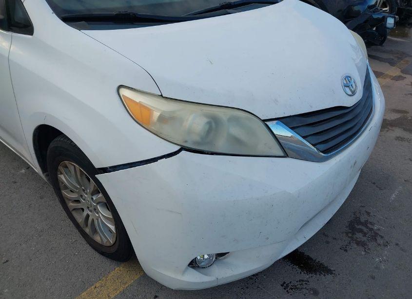 Photo 6 of 2011 Toyota Sienna XLE V6 (VIN 5TDYK3DCXBS034868)