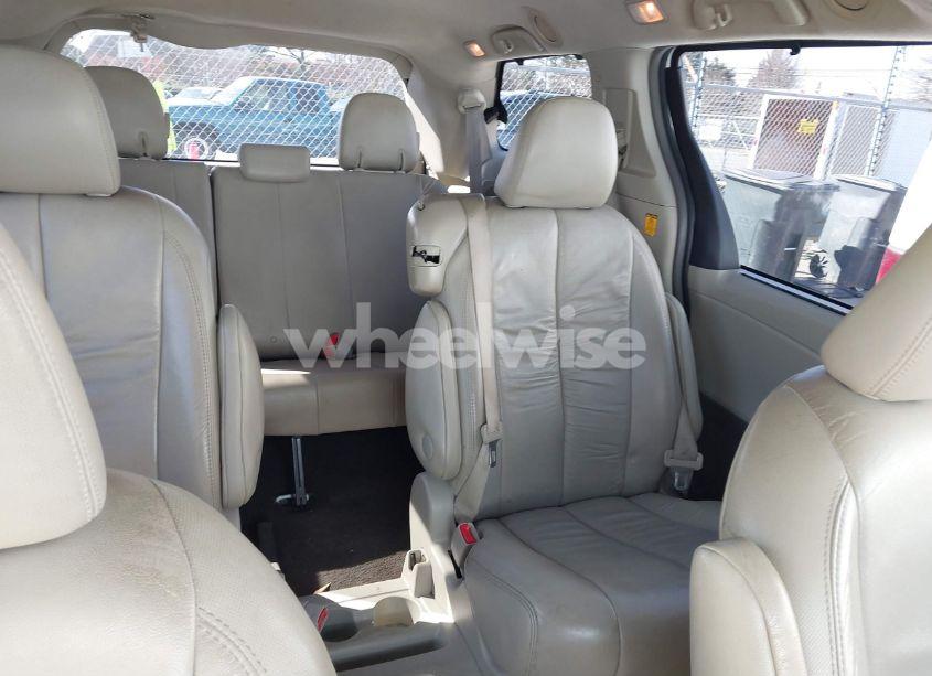 Photo 8 of 2011 Toyota Sienna XLE/LIMITED (VIN 5TDYK3DCXBS043733)