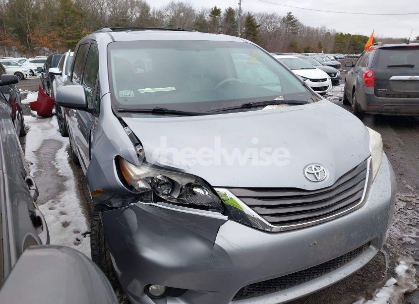 2011 Toyota Sienna XLE V6 (VIN 5TDYK3DCXBS082578) main photo