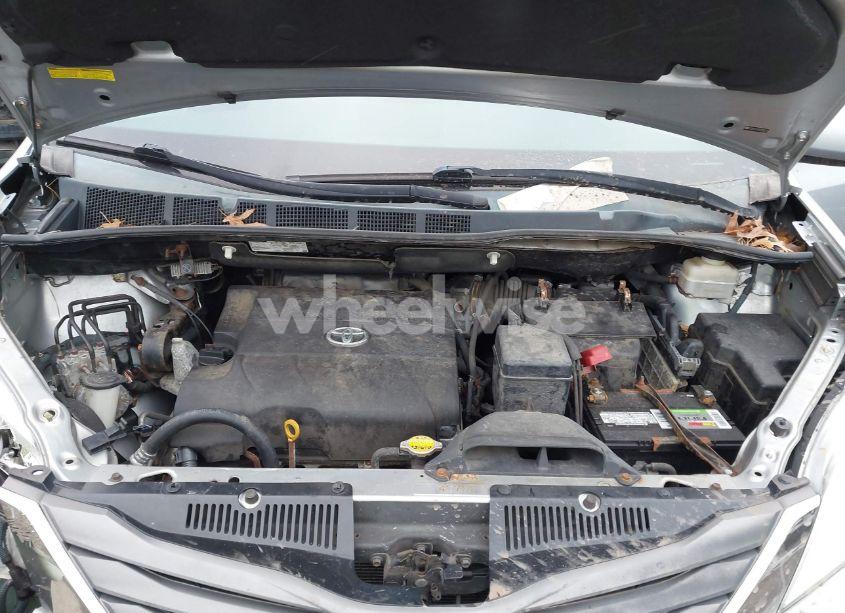 Photo 10 of 2011 Toyota Sienna XLE V6 (VIN 5TDYK3DCXBS082578)