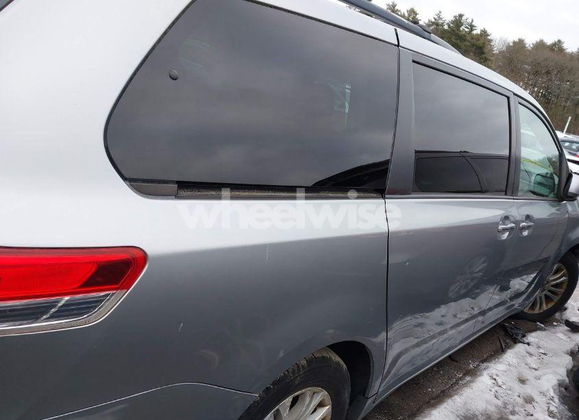 Photo 13 of 2011 Toyota Sienna XLE V6 (VIN 5TDYK3DCXBS082578)