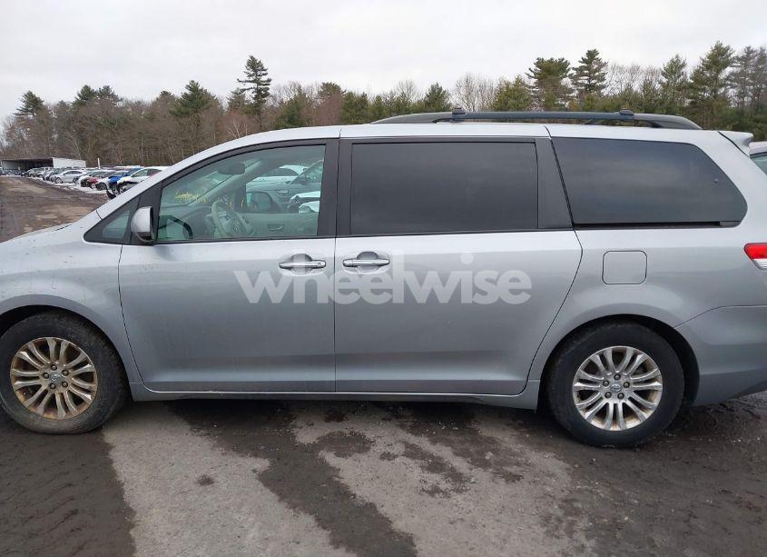 Photo 14 of 2011 Toyota Sienna XLE V6 (VIN 5TDYK3DCXBS082578)