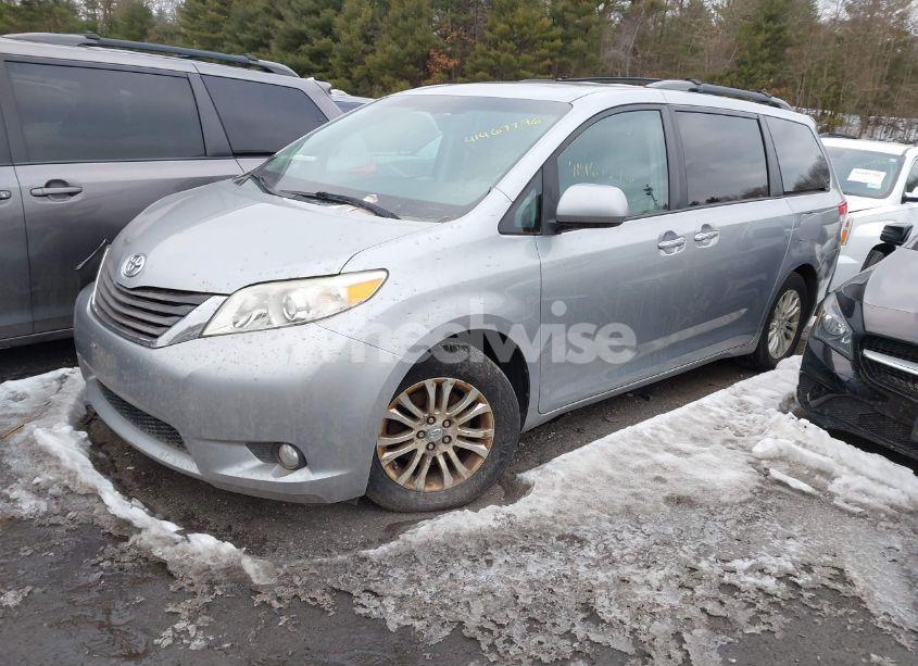 Photo 2 of 2011 Toyota Sienna XLE V6 (VIN 5TDYK3DCXBS082578)