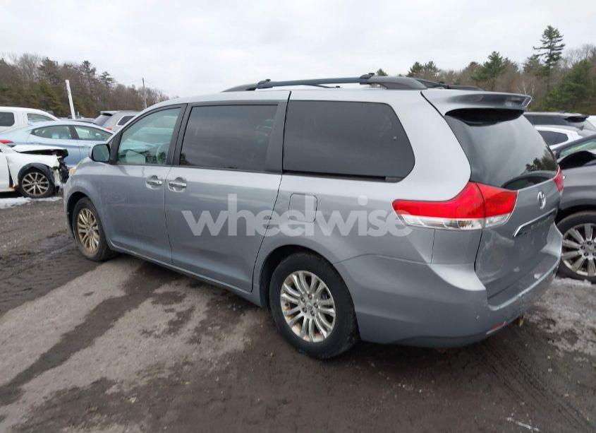 Photo 3 of 2011 Toyota Sienna XLE V6 (VIN 5TDYK3DCXBS082578)