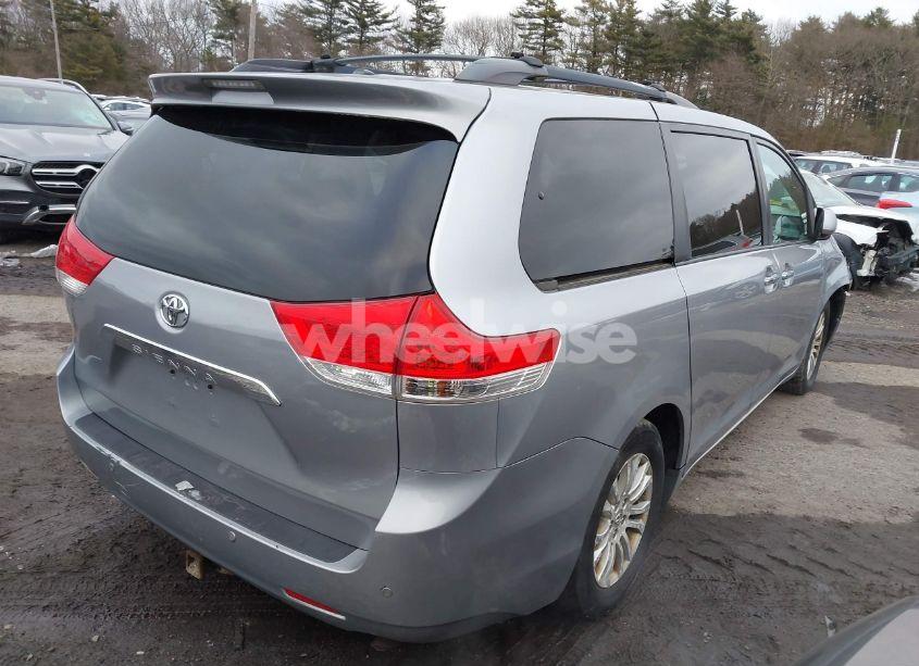 Photo 4 of 2011 Toyota Sienna XLE V6 (VIN 5TDYK3DCXBS082578)