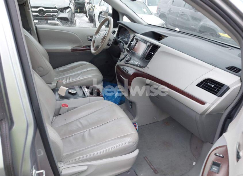 Photo 5 of 2011 Toyota Sienna XLE V6 (VIN 5TDYK3DCXBS082578)