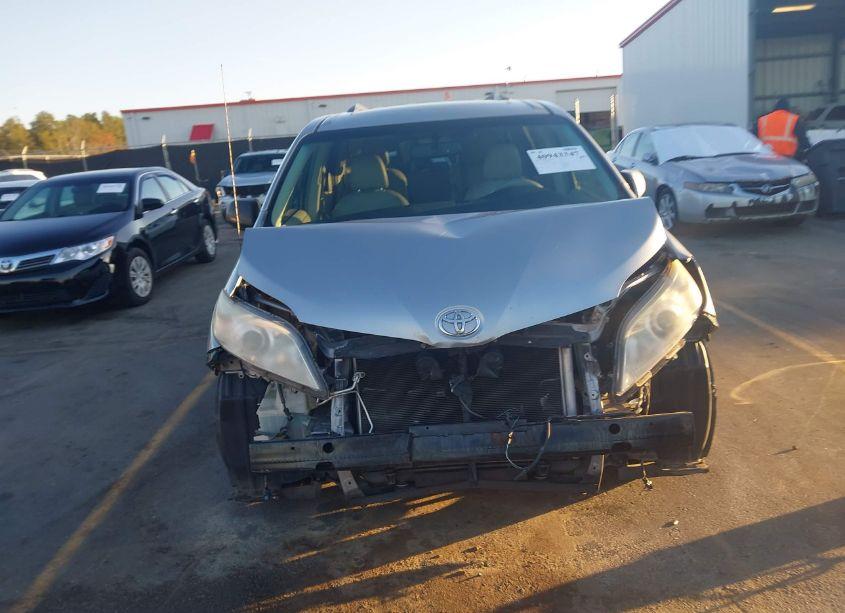 Photo 12 of 2011 Toyota Sienna XLE V6 (VIN 5TDYK3DCXBS102750)