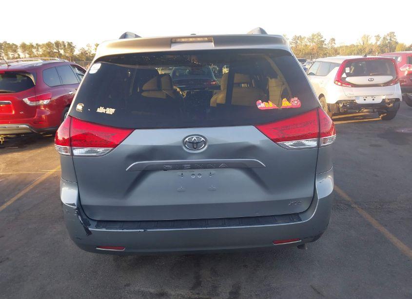 Photo 16 of 2011 Toyota Sienna XLE V6 (VIN 5TDYK3DCXBS102750)