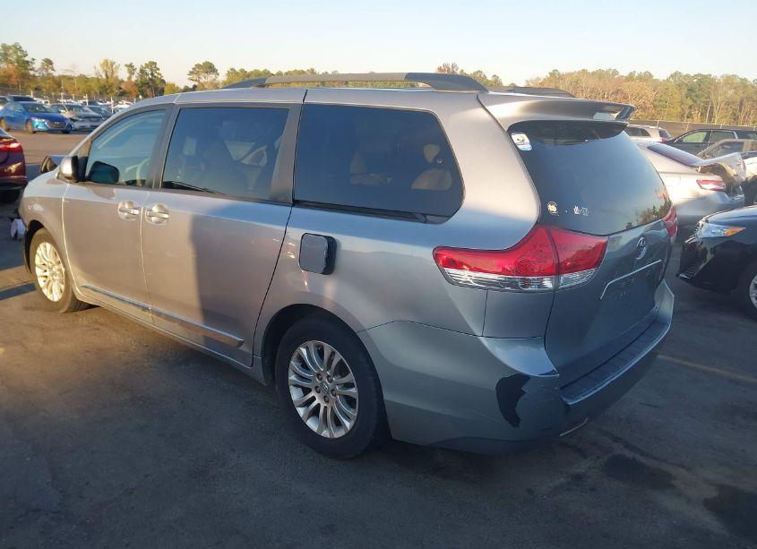 Photo 3 of 2011 Toyota Sienna XLE V6 (VIN 5TDYK3DCXBS102750)